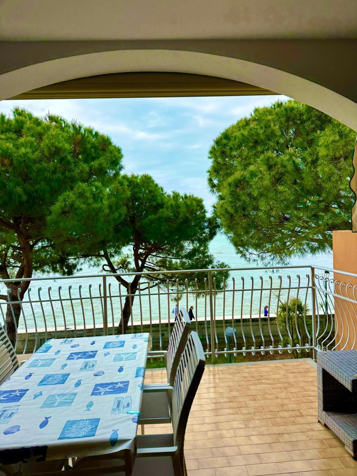 Apartment Mit Meerblick Am Strand Costa Azzura Grado Exterior foto